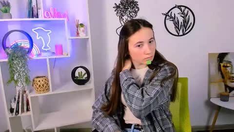 emma_swee online show from February 9, 6:06 am