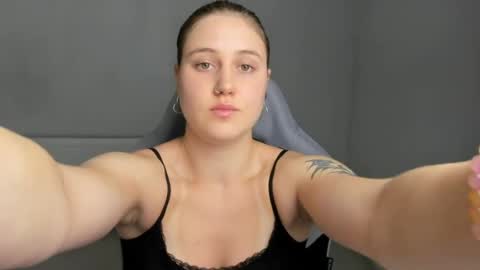 Snapshot of emma_sweettyy chatting on July 11, 11:57 am Emma online show from July 11, 11:57 am