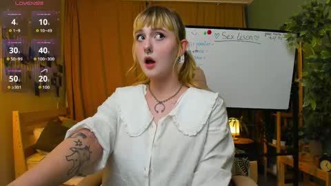 Snapshot of emma_thomps chatting on May 7, 2:22 pm Rose online show from May 7, 2:22 pm