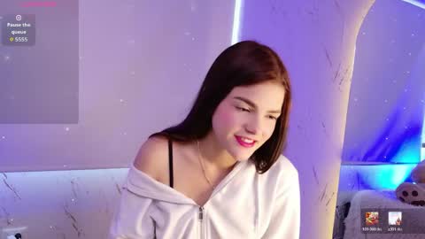 emma_wattsoon online show from April 17, 4:10 pm