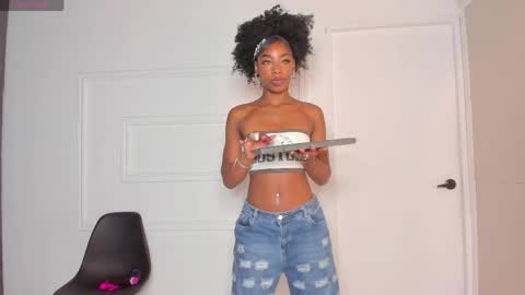 Snapshot of emmaalennox__ chatting on May 28, 7:22 pm Emma online show from May 28, 7:22 pm