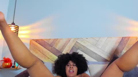 Snapshot of emmabrantt chatting on December 13, 2:43 am Emma Brant online show from December 13, 2:43 am