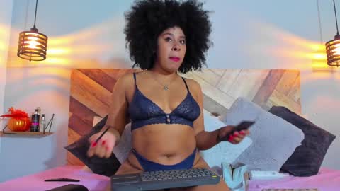 Snapshot of emmabrantt chatting on December 18, 1:05 am Emma Brant online show from December 18, 1:05 am