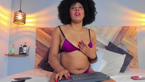 Snapshot of emmabrantt chatting on February 7, 11:45 pm Emma Brant online show from February 7, 11:45 pm