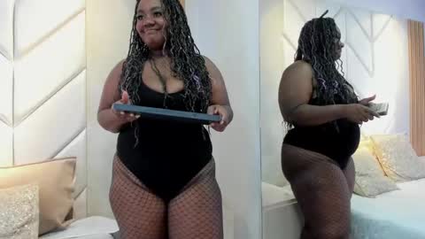 Snapshot of emmabrantt_ chatting on October 31, 4:35 am EmmaBrantt  online show from October 31, 4:35 am