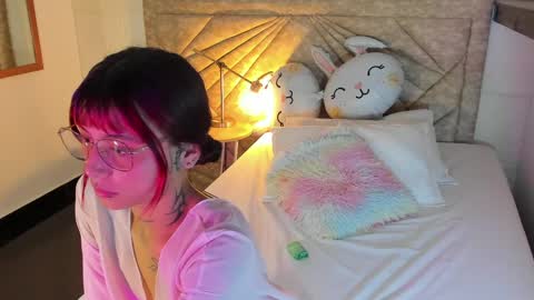           online show from April 5, 7:44 pm