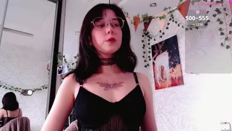 Snapshot of emmae__ chatting on March 29, 6:13 am Emma online show from March 29, 6:13 am