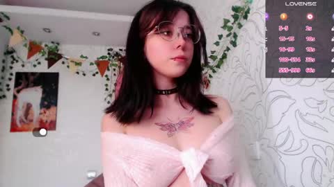 Snapshot of emmae__ chatting on April 19, 4:56 am Emma online show from April 19, 4:56 am