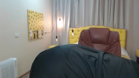Snapshot of emmaellison924117 chatting on May 1, 6:40 am emmaellison924117 online show from May 1, 6:40 am