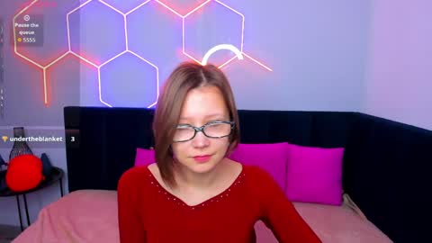 Emma 3 online show from March 24, 1:43 am