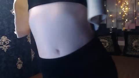 EmmaGoldX online show from March 8, 11:30 pm