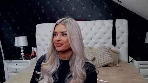 Emma Mavis online show from February 2, 12:26 pm