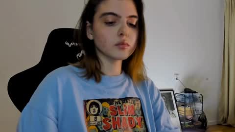 Snapshot of emmamon chatting on December 8, 6:28 pm Emma online show from December 8, 6:28 pm