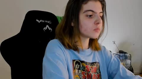 Snapshot of emmamon chatting on December 9, 8:01 pm Emma online show from December 9, 8:01 pm