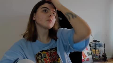 Snapshot of emmamon chatting on December 13, 11:45 am Emma online show from December 13, 11:45 am