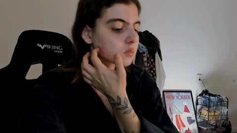 Snapshot of emmamon chatting on December 20, 7:28 pm Emma online show from December 20, 7:28 pm