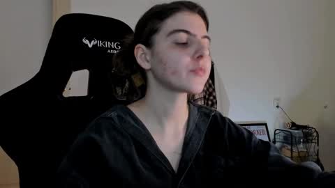 Snapshot of emmamon chatting on December 22, 2:06 pm Emma online show from December 22, 2:06 pm