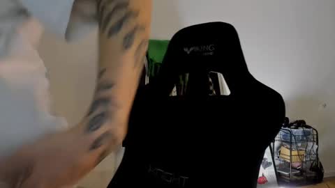 Snapshot of emmamon chatting on December 23, 7:30 pm Emma online show from December 23, 7:30 pm