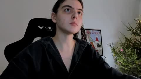 Snapshot of emmamon chatting on December 26, 8:21 pm Emma online show from December 26, 8:21 pm