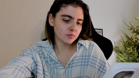 Snapshot of emmamon chatting on December 30, 7:21 pm Emma online show from December 30, 7:21 pm