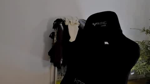 Snapshot of emmamon chatting on January 10, 6:49 pm Emma online show from January 10, 6:49 pm