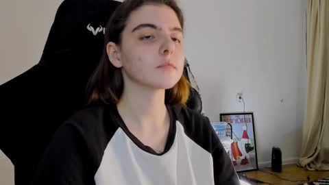 Snapshot of emmamon chatting on January 31, 8:22 pm Emma online show from January 31, 8:22 pm