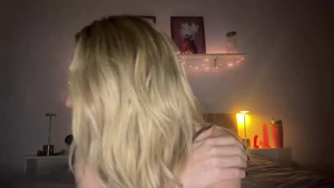 Snapshot of emmaonlyx1 chatting on May 18, 4:07 am emmaonlyx1 online show from May 18, 4:07 am