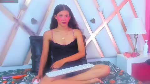 Snapshot of emmapetty chatting on September 25, 9:18 pm Emmapetty online show from September 25, 9:18 pm