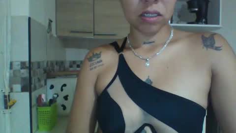 Snapshot of emmasplycer chatting on December 28, 3:04 am EmmaSplycer online show from December 28, 3:04 am