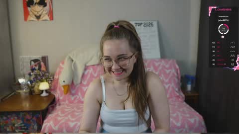 Snapshot of emmatiny chatting on May 17, 6:26 pm Mia online show from May 17, 6:26 pm