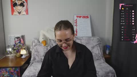 Snapshot of emmatiny chatting on June 22, 5:21 pm Mia online show from June 22, 5:21 pm