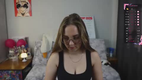 Snapshot of emmatiny chatting on July 3, 1:39 pm Mia online show from July 3, 1:39 pm