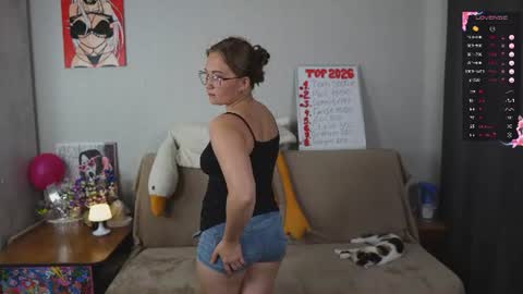 Snapshot of emmatiny chatting on July 12, 5:48 pm Mia online show from July 12, 5:48 pm