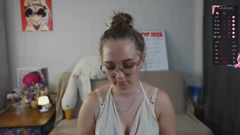 Snapshot of emmatiny chatting on July 27, 1:51 pm Mia online show from July 27, 1:51 pm