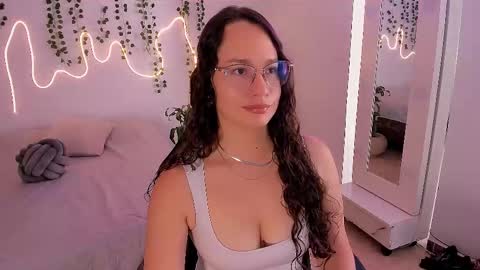 Emma Torres online show from October 9, 2:15 pm