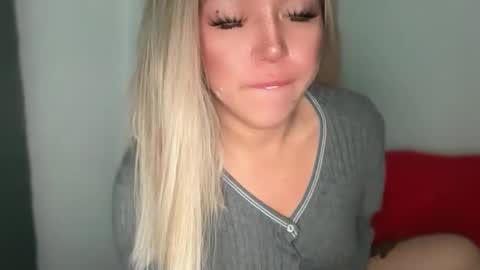 YourDreamGirl Emma  online show from April 3, 8:18 pm