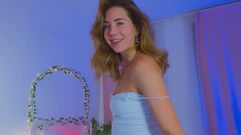 Snapshot of emmi_rosee chatting on January 20, 4:23 pm Miss Emmi online show from January 20, 4:23 pm