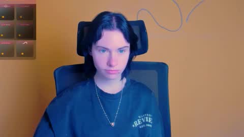 Snapshot of emmi_rossum chatting on April 27, 5:16 am Emmi online show from April 27, 5:16 am