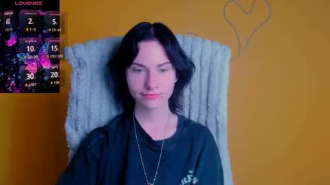 Snapshot of emmi_rossum chatting on May 2, 11:26 am Emmi online show from May 2, 11:26 am