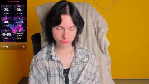 Snapshot of emmi_rossum chatting on May 6, 5:46 am Emmi online show from May 6, 5:46 am