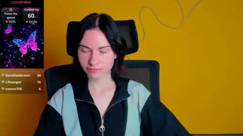 Snapshot of emmi_rossum chatting on May 11, 4:04 pm Emmi online show from May 11, 4:04 pm