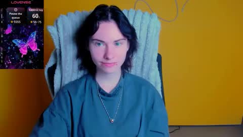 Snapshot of emmi_rossum chatting on May 13, 5:38 am Emmi online show from May 13, 5:38 am