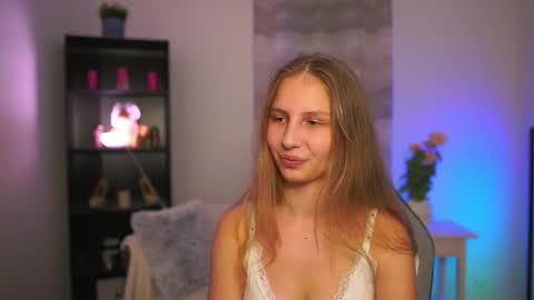 Emmie online show from March 12, 7:53 pm