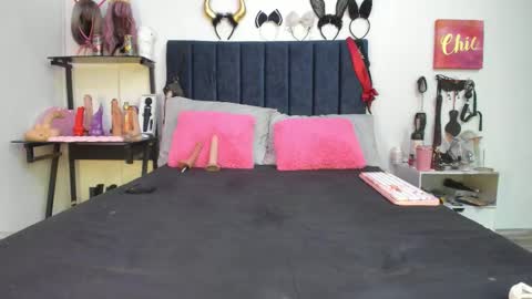          online show from February 5, 1:38 pm