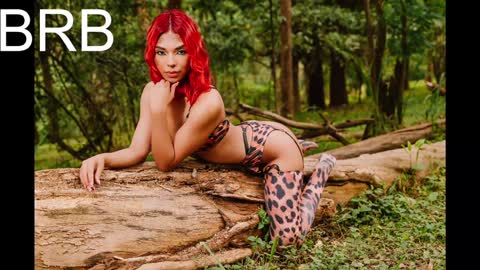 Snapshot of emmily_savage chatting on December 28, 6:49 am online show from December 28, 6:49 am