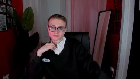 Snapshot of emmit_barker chatting on February 19, 4:14 pm Emmit online show from February 19, 4:14 pm