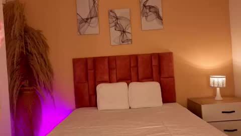 emmy_danielss online show from February 19, 11:50 am