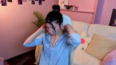 Snapshot of emmy_dreamy_ chatting on July 4, 1:34 am emmy_dreamy_ online show from July 4, 1:34 am