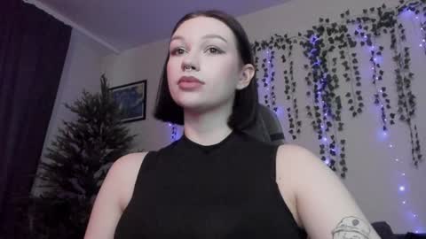 Snapshot of emmy_m00n chatting on December 5, 6:32 am Emily Johny online show from December 5, 6:32 am