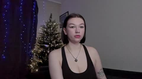 Snapshot of emmy_m00n chatting on January 2, 2:00 am Emily Johny online show from January 2, 2:00 am